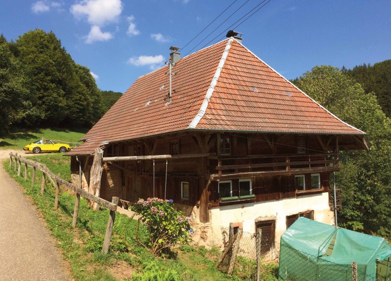 Außenansicht auf histroisches Tagelöhnerhaus in Schwarzwald